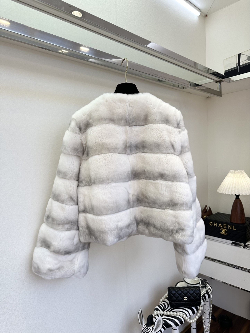 chr1st1an D10r outwear